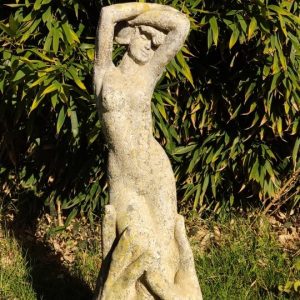 Femme aux Mains Nues