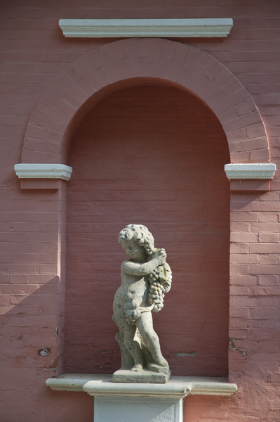 Putti Raisin